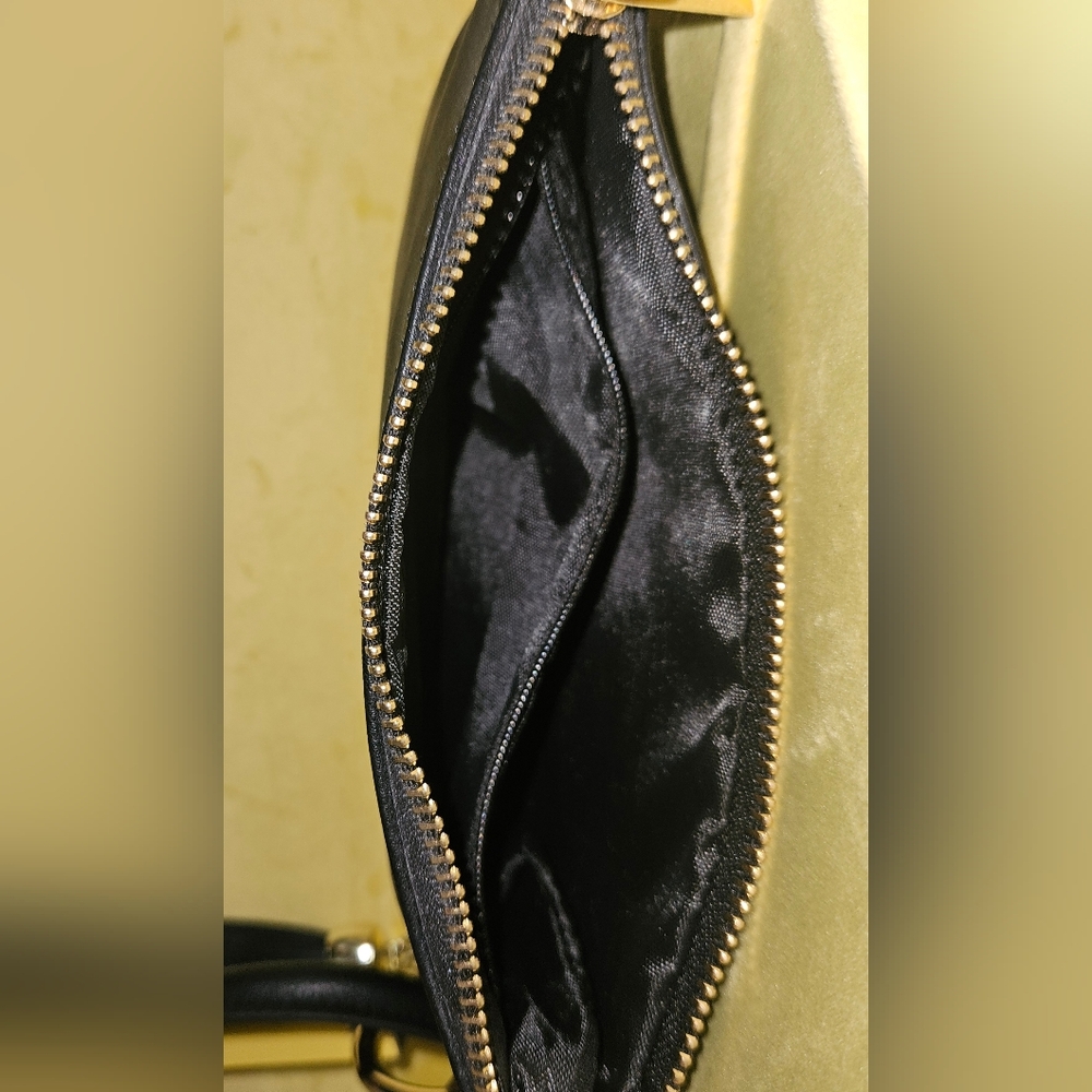 Black Bracelet Wristlet Wallet w/ Zipper Closure & Tassels Ornament- NWOT - Picture 5 of 5